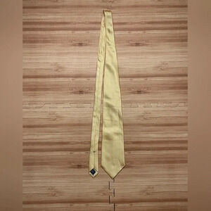 Roundtree & Yorke 100% Silk Yellow Men's Tie